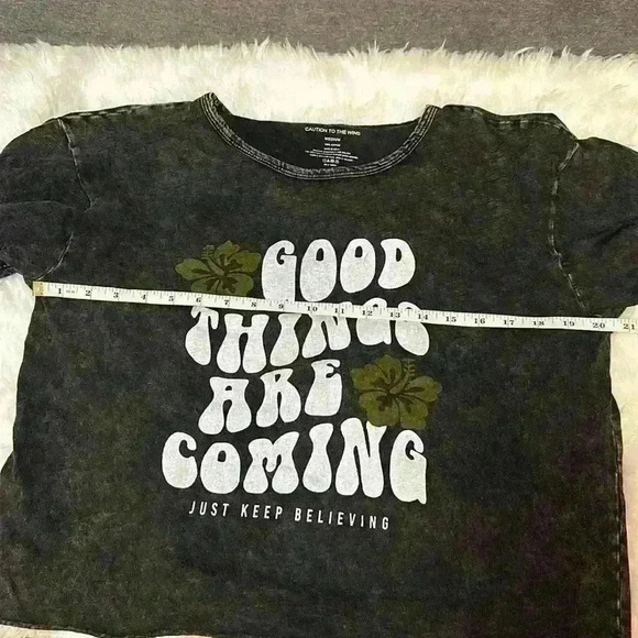 Caution to the Wind Graphic Black Distressed T-Shirt 100% Cotton Women Sz Medium - Picture 5 of 9